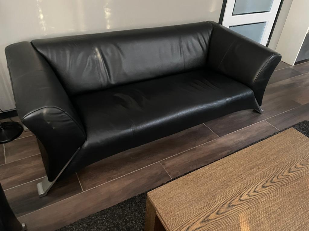 Rolf Benz 322 leren bank - Zwart, 2,5 + 2 zits + hocker, Huis en Inrichting, Ophalen, Minder dan 75 cm, Leer, Zo goed als nieuw