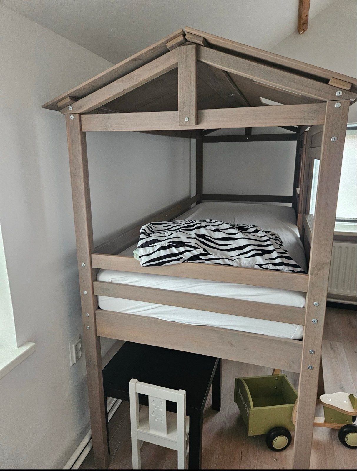 Foto 4 van Leuk huisbed / hoogslaper voor kinderkamer