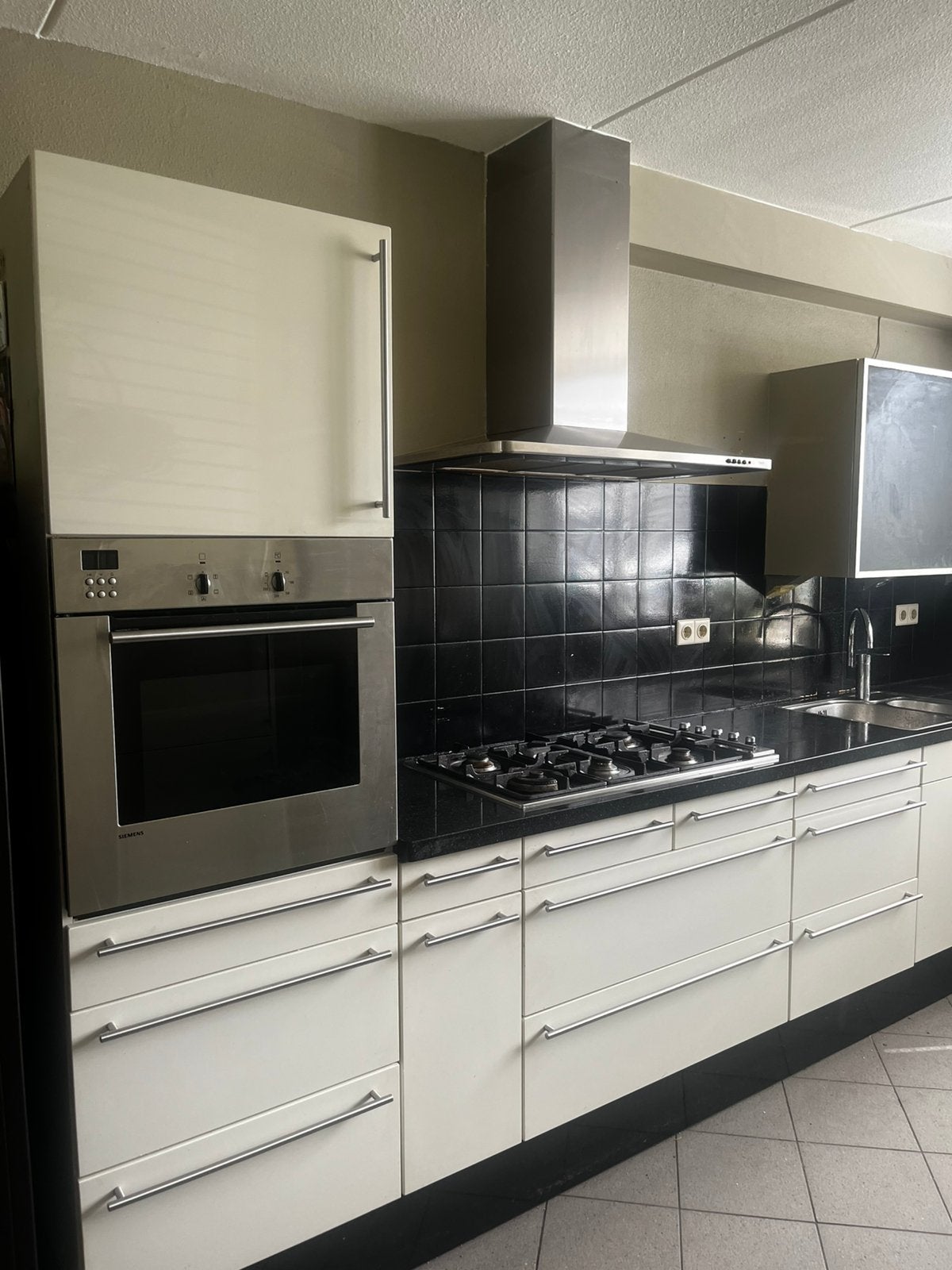 Siematic keuken met zwart granieten werkblad & apparatuur, Huis en Inrichting, Ophalen, Gebruikt, Graniet of Steen, Dubbelwandige keuken