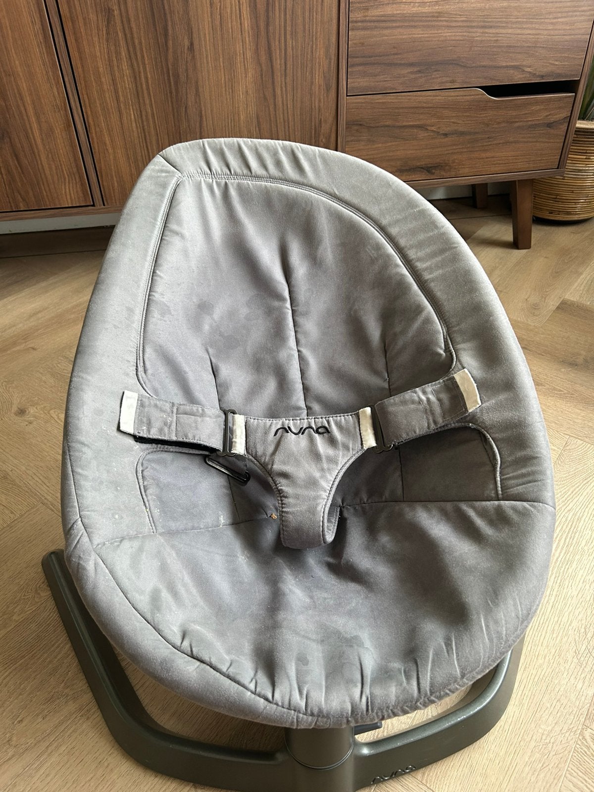 Nuna Leaf Swing chair met newborn inzet - Grijs, Kinderen en Baby's, Wipstoeltjes, Gebruikt, Schommelstoel, Met gordel(s) of riempje(s)