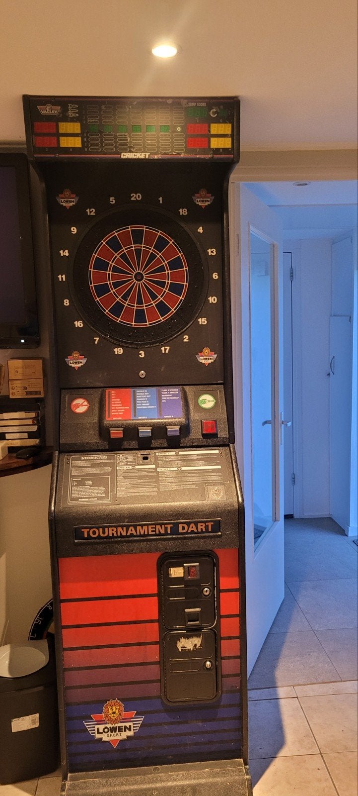 Löwen Elektronische Dartkast - Werkt Perfect, Sport en Fitness, Ophalen of Verzenden, Gebruikt, Dartbord, Elektronisch