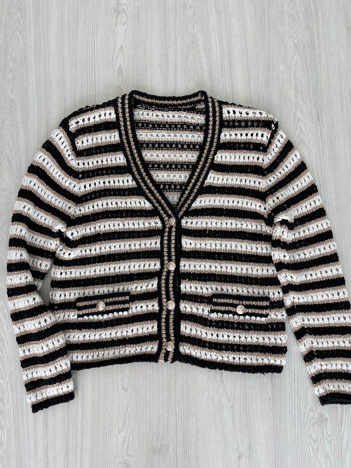 Gestreept gehaakt vest in zwart, wit en beige, Ophalen of Verzenden, Zo goed als nieuw, Maat 38/40 (M), Zwart