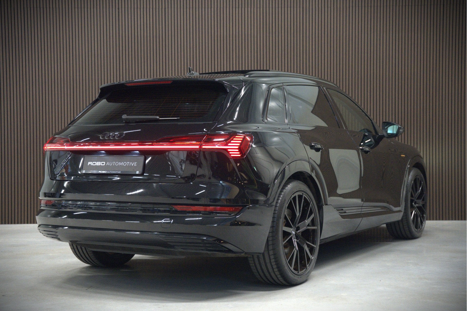 Audi e-tron e-tron 50 quattro Launch edition plus 71 kWh | P, Auto's, Automaat, Zwart, Vierwielaandrijving, SUV of Terreinwagen