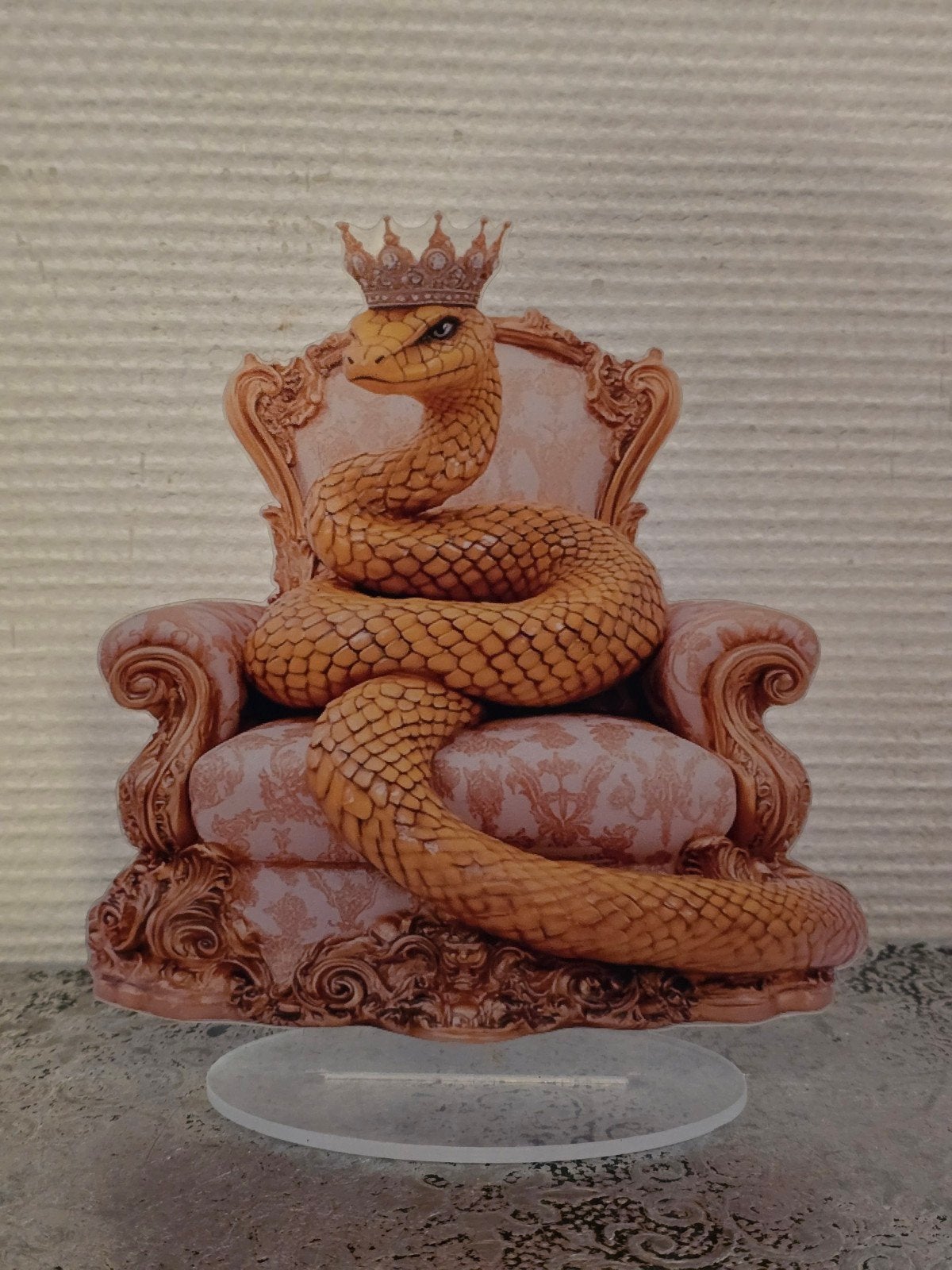 2D-acryl bureaudecoratie gouden slang op troon, Ophalen of Verzenden, Zo goed als nieuw