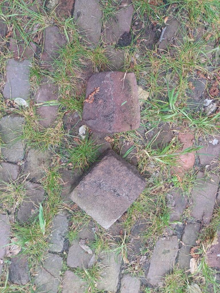 13m2 Oude bakstenen en stoeptegels voor tuin of decoratie, Tuin en Terras, Tegels en Klinkers, Ophalen, Gebruikt