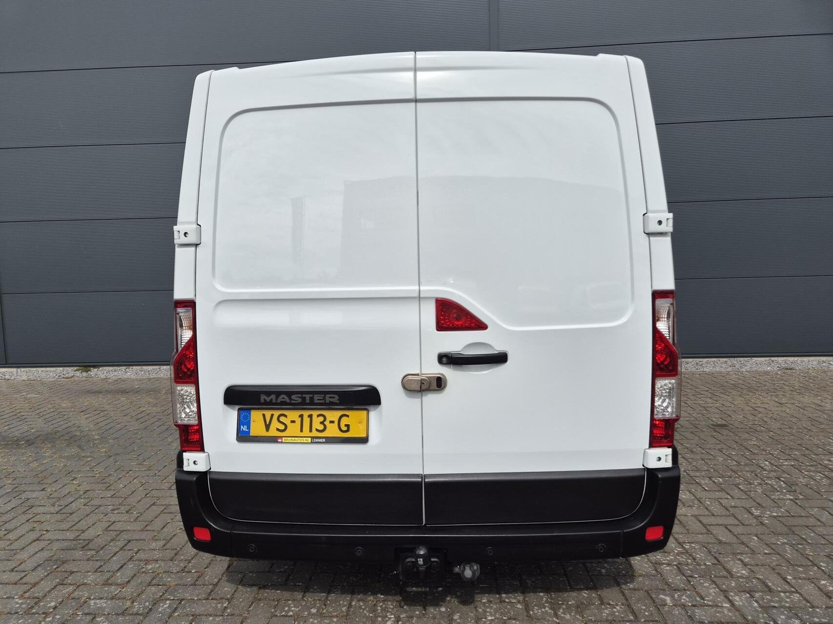 Renault Master 2.3 dCi L1H1 Cruise Navi 110 PK inrichting, Auto's, 13 km/l, Euro 5, Achterwielaandrijving, Gebruikt