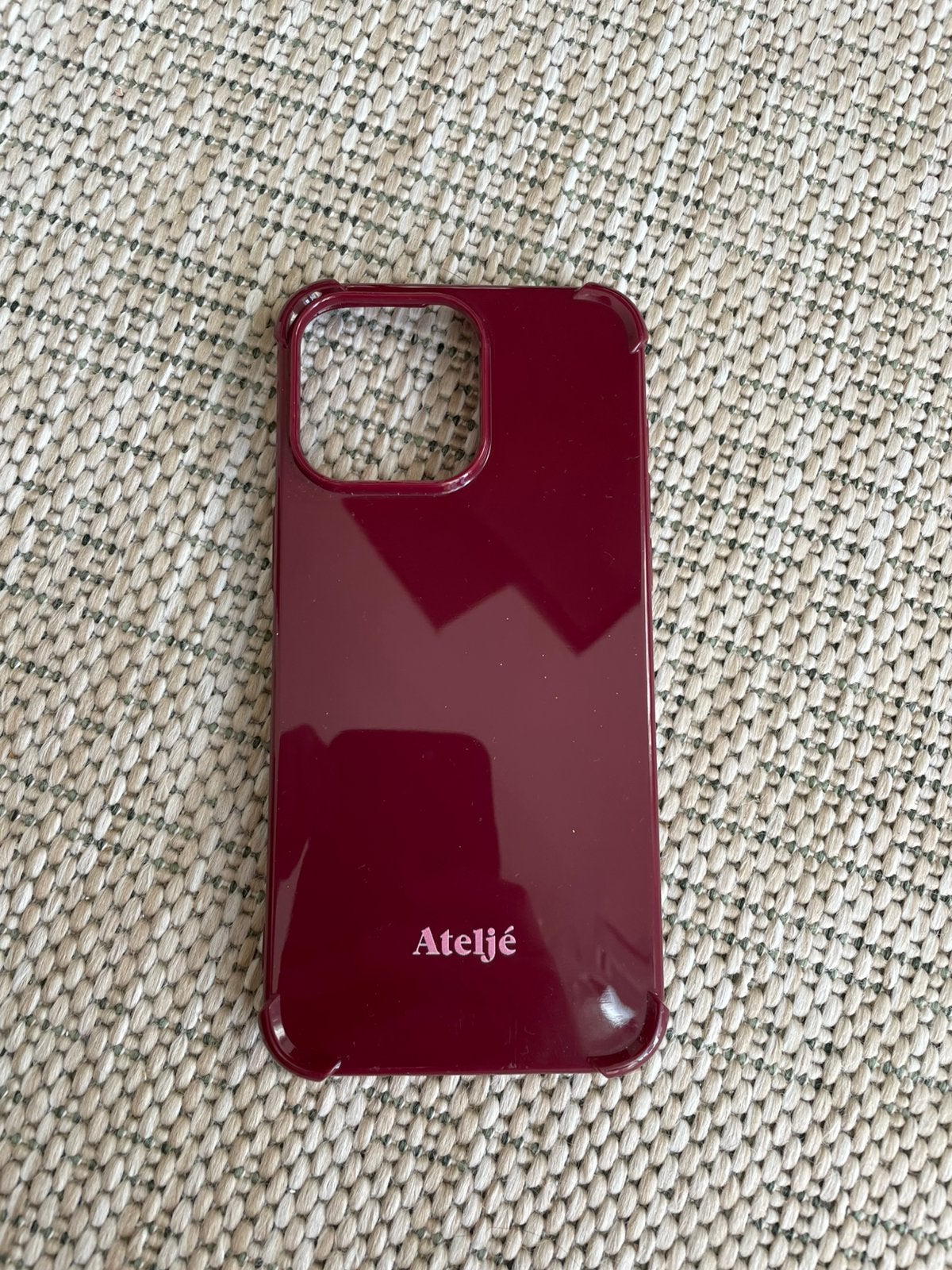 Origineel Ateljé hoesje iPhone 15 Pro Max – mooie staat, Ophalen, Zo goed als nieuw, Rood, Apple