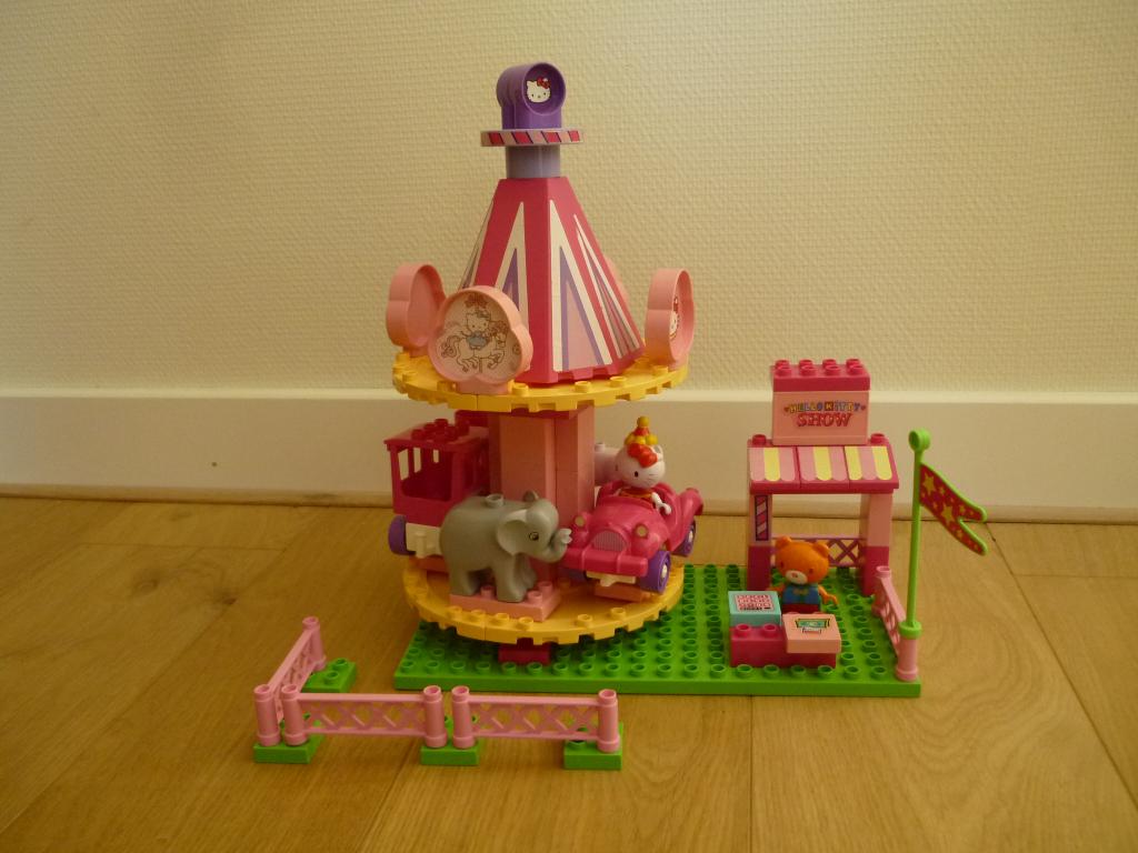 Hello Kitty funpark draaimolen Unico, Ophalen of Verzenden, Zo goed als nieuw, Overige merken