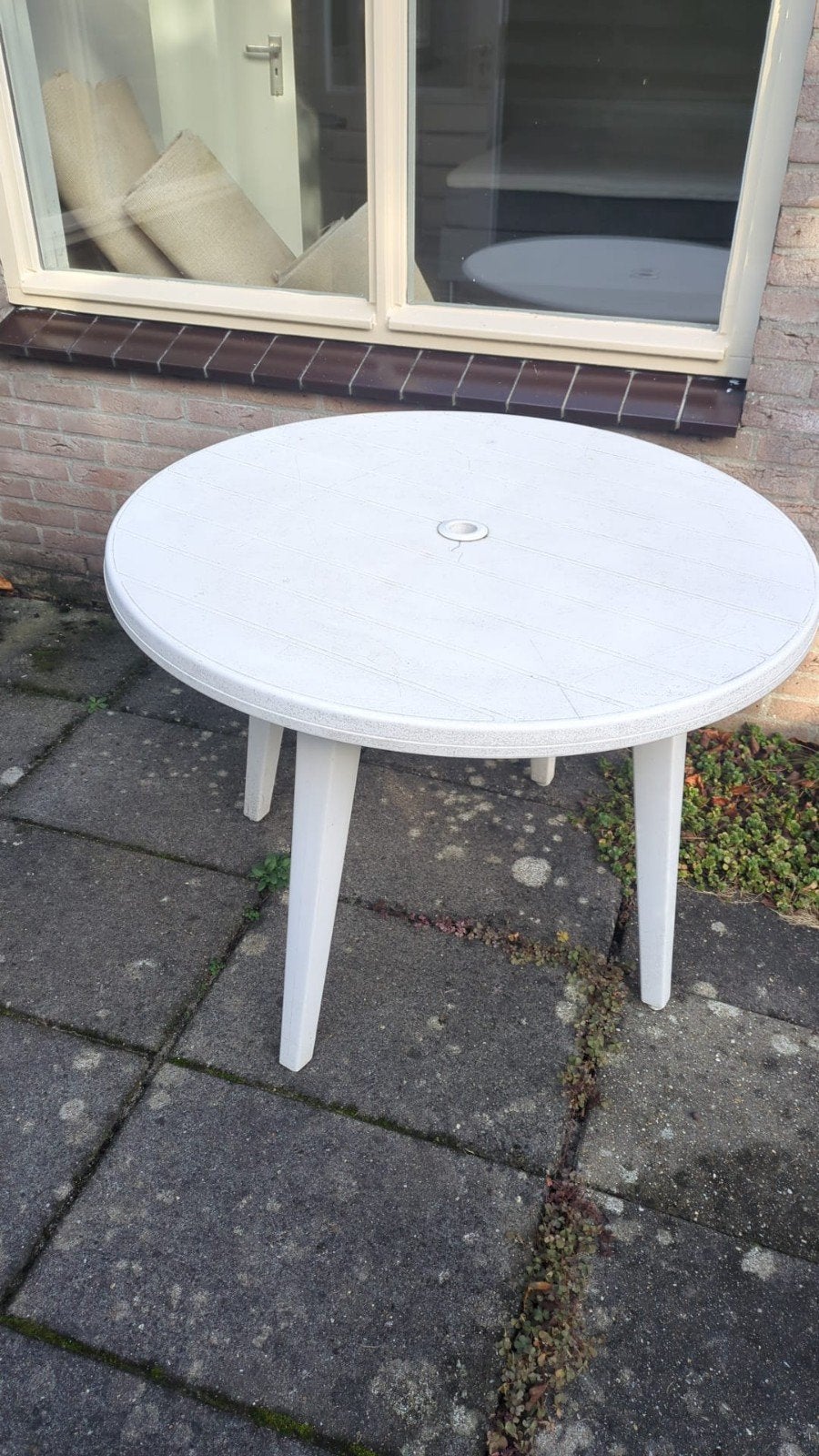 Tuintafel: 1 Wit Rond, Ophalen, Gebruikt, Rond, Kunststof