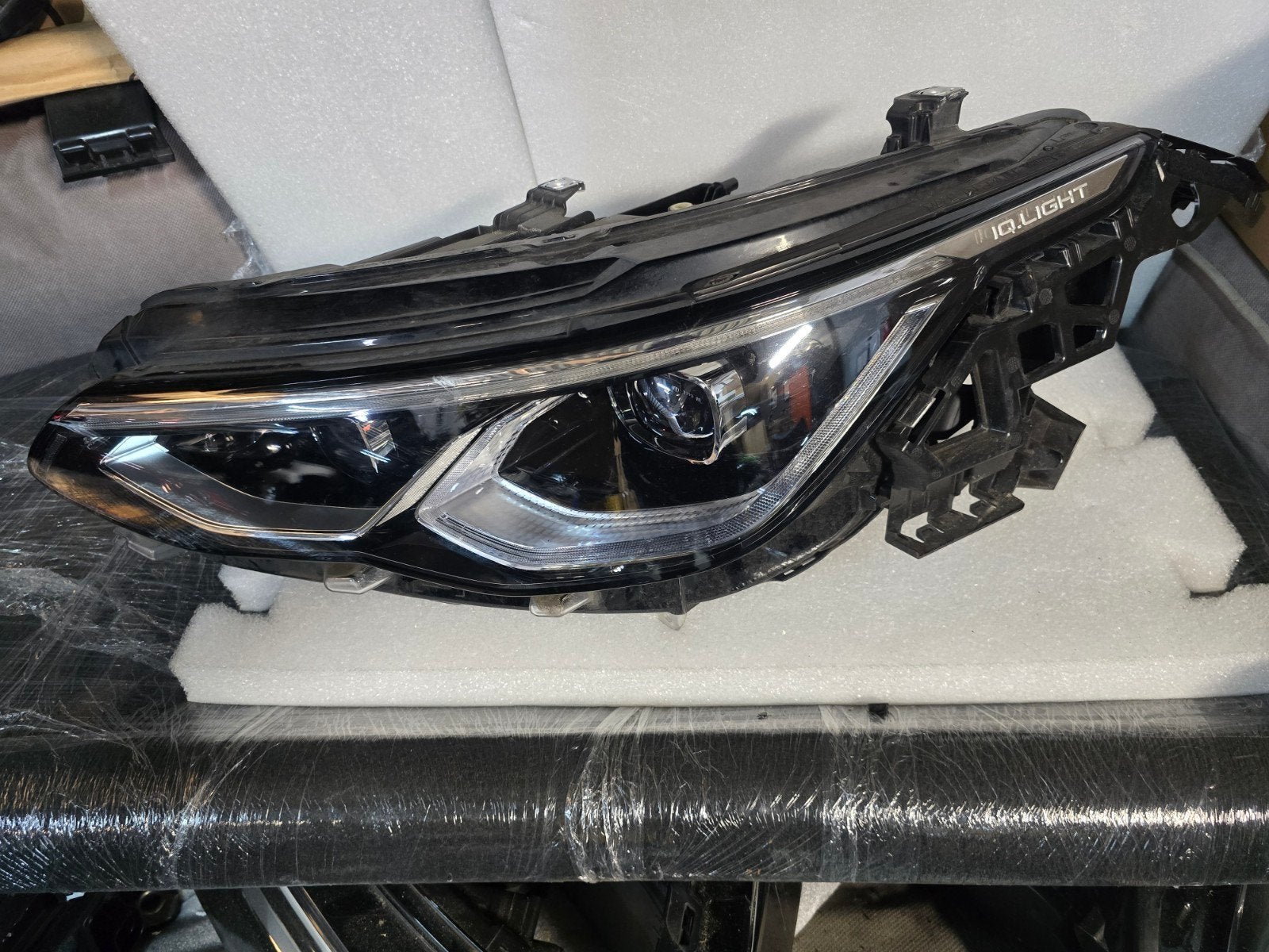 Koplamp IQ Light links VW Golf 8 bj 2020- 2024, Gebruikt, Volkswagen, Wolfsburg, Ophalen of Verzenden