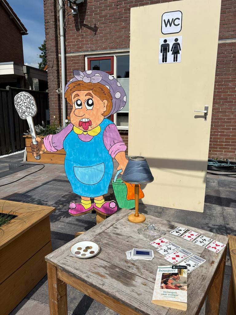 Toiletjuffrouw Straatversiering - Handgemaakt, Hobby en Vrije tijd, Feestartikelen, Ophalen of Verzenden, Nieuw, Versiering, Overige