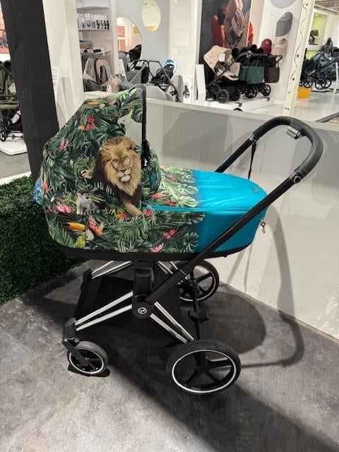 Cybex Priam 4 We The Best NU €949, Kinderen en Baby's, Kinderwagens en Combinaties, Zo goed als nieuw, Met reiswieg, Ophalen, Kinderwagen