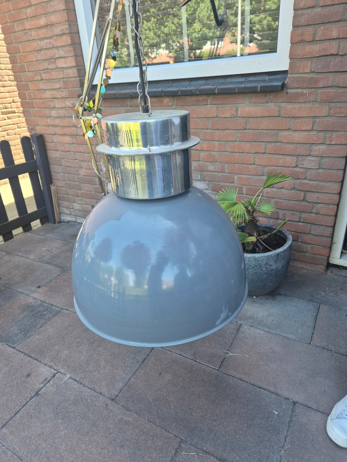 Grijze industriële lamp, Ophalen
