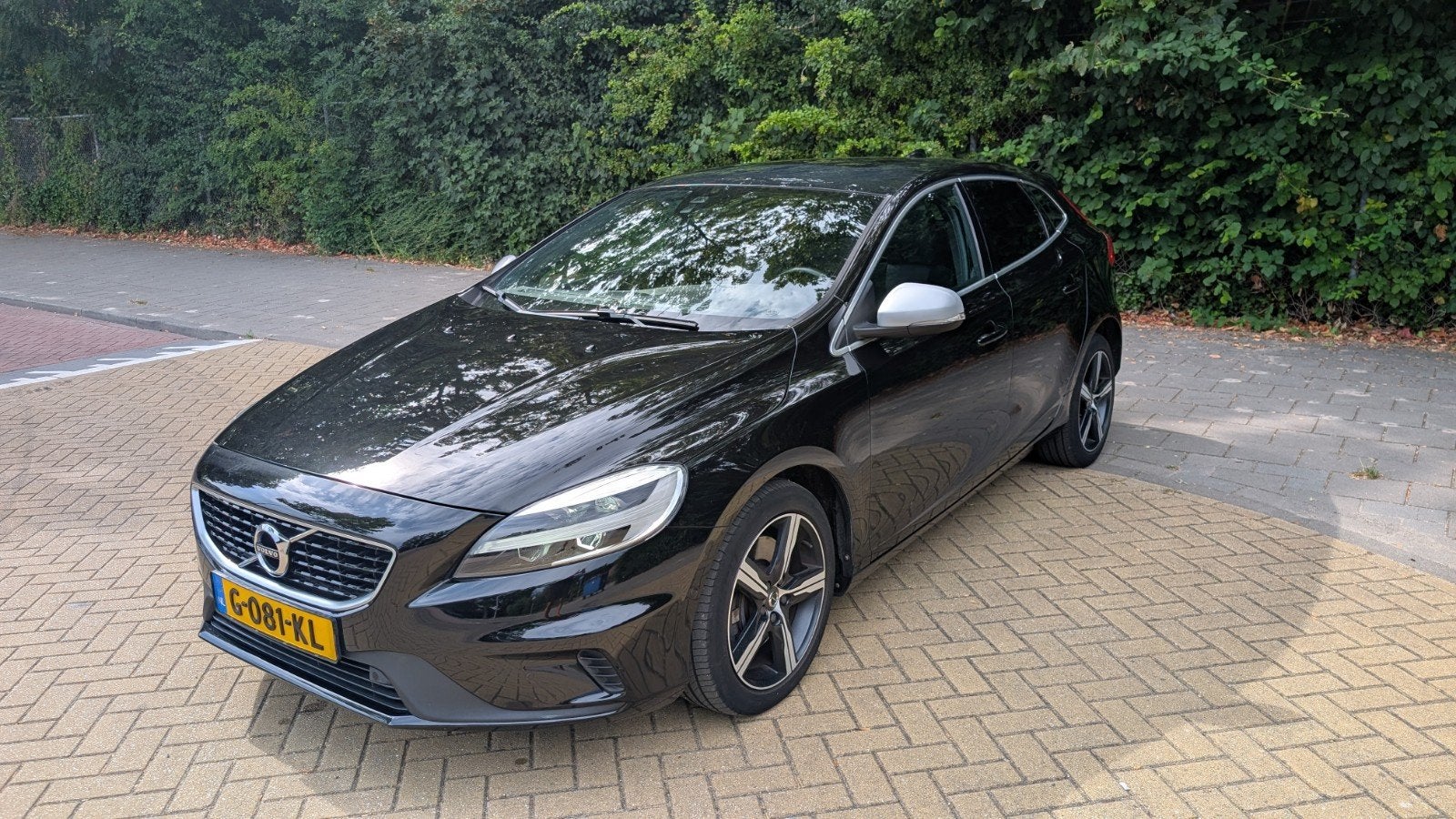 Volvo V40 1.5 T3 152PK Geartronic 2019 Zwart, Auto's, Volvo, Euro 5, 1498 cc, Zwart, 4 cilinders