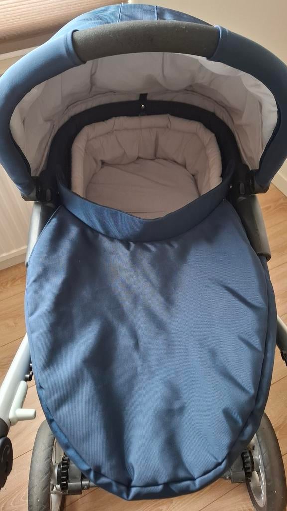 Mutsy kinderwagen donkerblauw met wieg, zitje en voetenzak, Kinderen en Baby's, Kinderwagens en Combinaties, Ophalen, Gebruikt