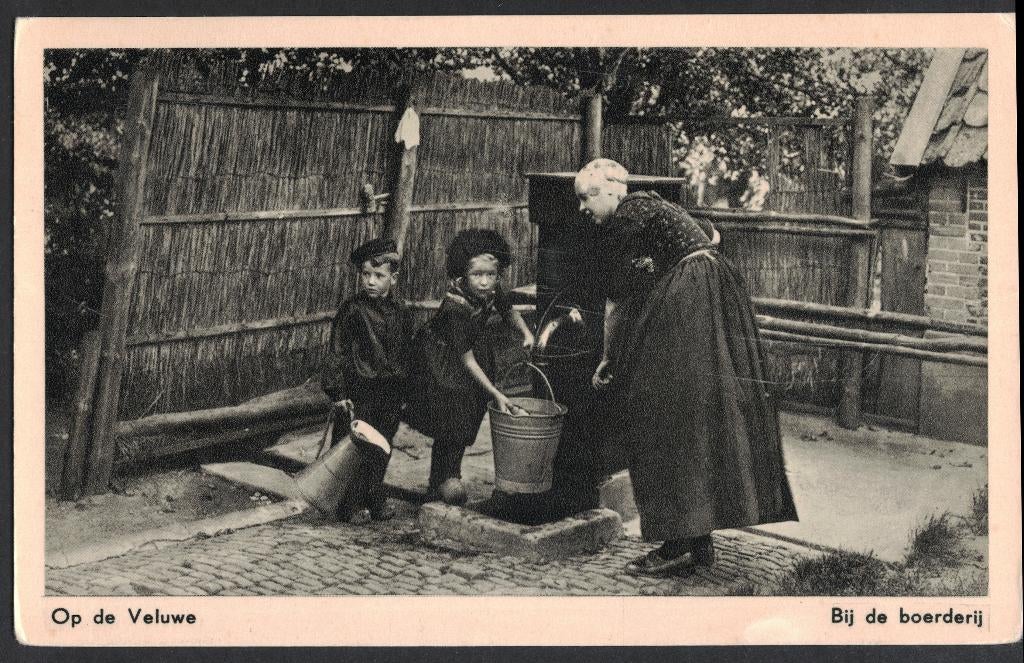 Veluwe, Bij de boerderij, waterput. 1955., Ophalen of Verzenden, 1940 tot 1960, Gelopen, Gelderland