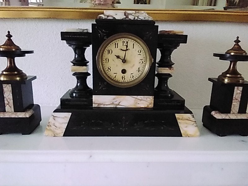 antiek klokkenstel., Ophalen