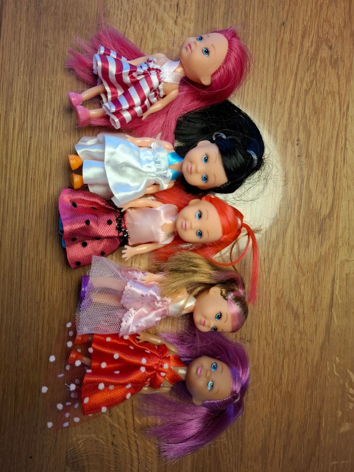 Set van 5 Barbie kindjes / mini poppen, Ophalen of Verzenden, Zo goed als nieuw, Overige typen