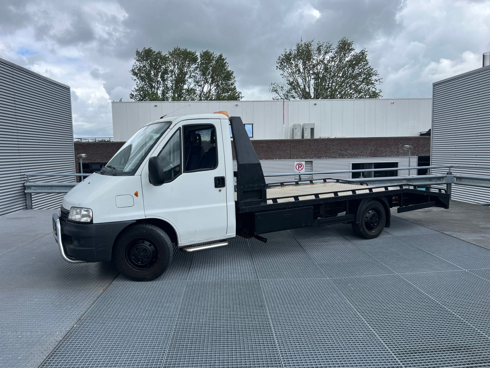 Fiat Ducato 18 oprijwagen ambulance 2004 autotransporter, Voorwielaandrijving, Stof, 4 cilinders, Wit