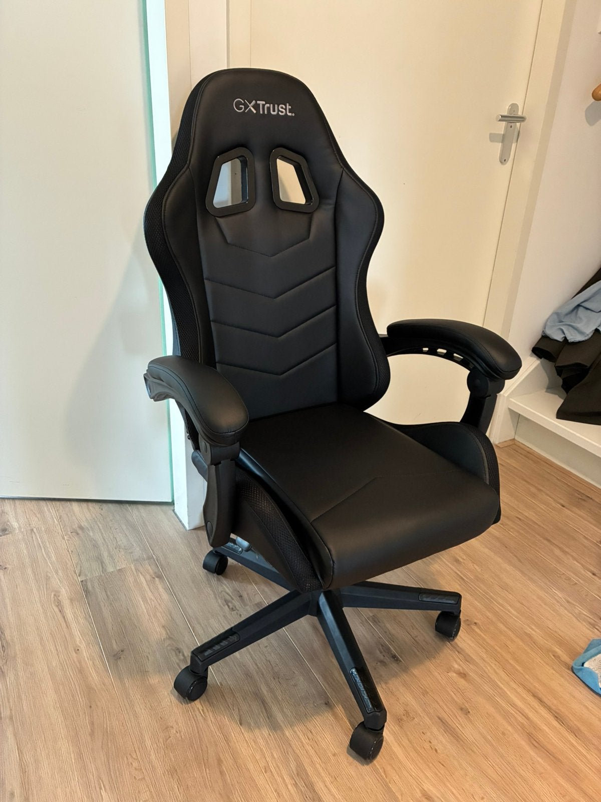 Trust GXT 704 RGB Gaming Chair, Huis en Inrichting, Ophalen, Zwart, Nieuw, Gaming bureaustoel