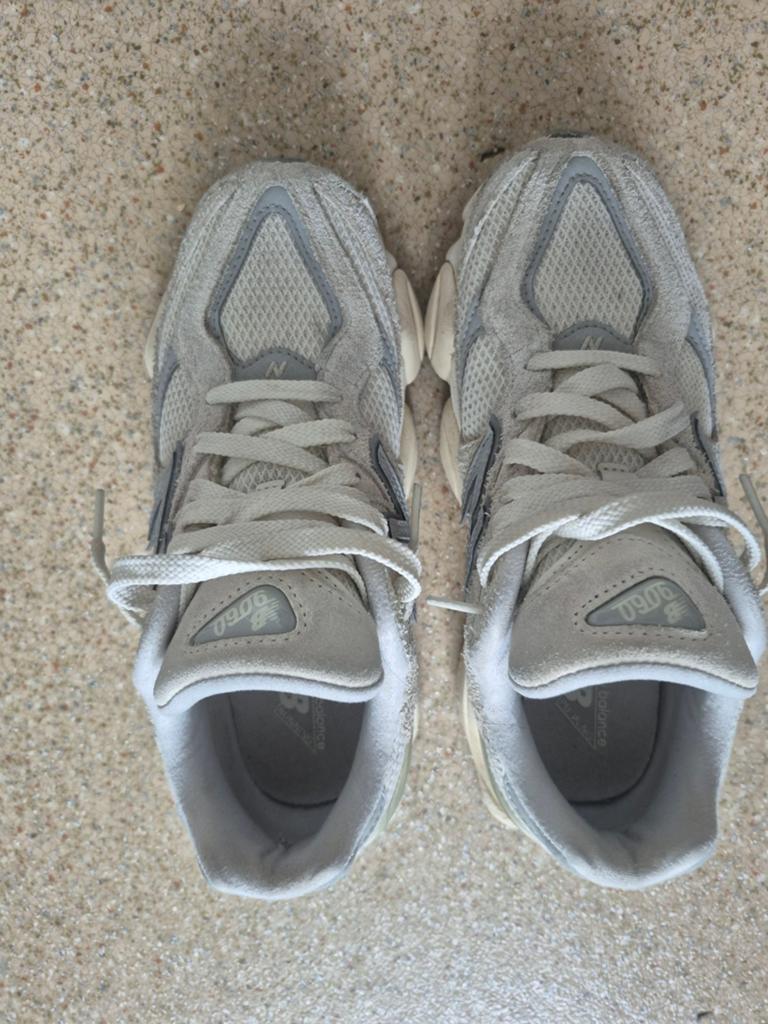 New Balance 9060 Sneakers - Grijs/Wit, Kleding | Dames, Schoenen, New Balance, Ophalen of Verzenden, Sneakers of Gympen, Grijs