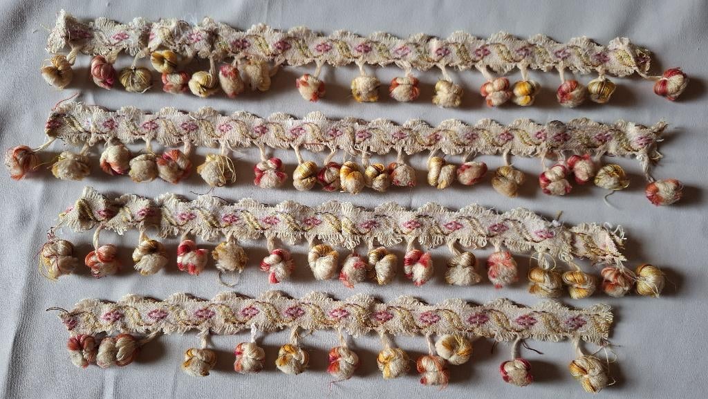 Vintage frans pompom wollen passementerie / sierband 1.72 m, Verzenden