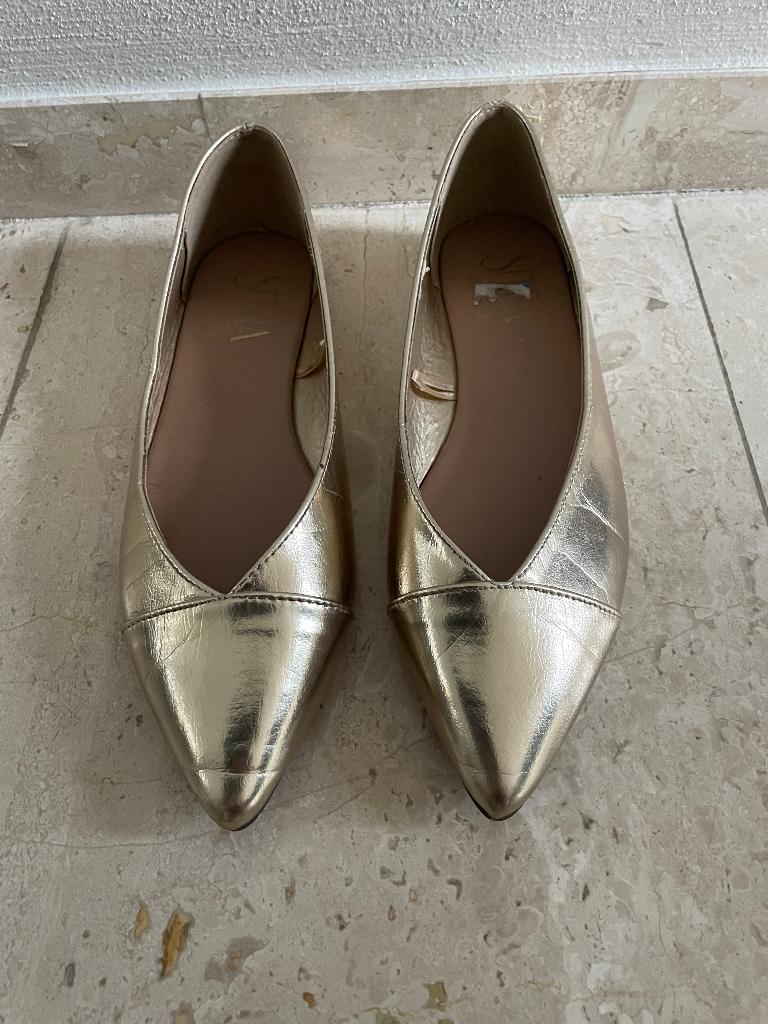 Z.g.a.n. goudkleurige instappers/flatjes maat 38, Kleding | Dames, SFERA, Overige kleuren, Verzenden, Instappers
