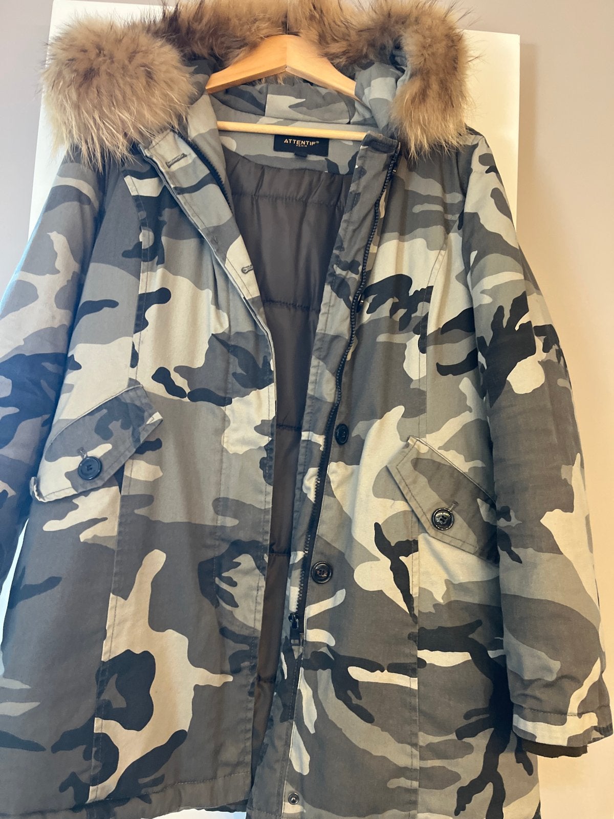 Nieuwe Attentif Paris camouflage winterjas met bontkraag, Ophalen, Nieuw, Maat 38/40 (M), Meerkleurig