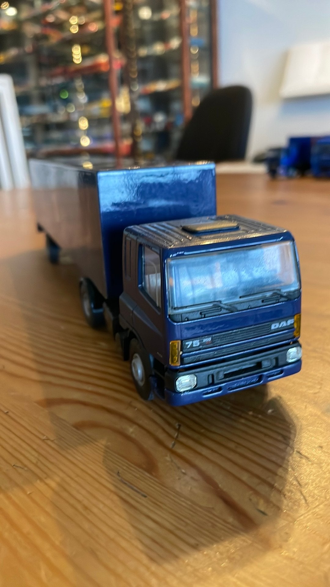 Daf 75 300 truck met oplegger “AGIO “, Hobby en Vrije tijd, Modelauto's | 1:50, Ophalen of Verzenden, Gebruikt, Bus of Vrachtwagen
