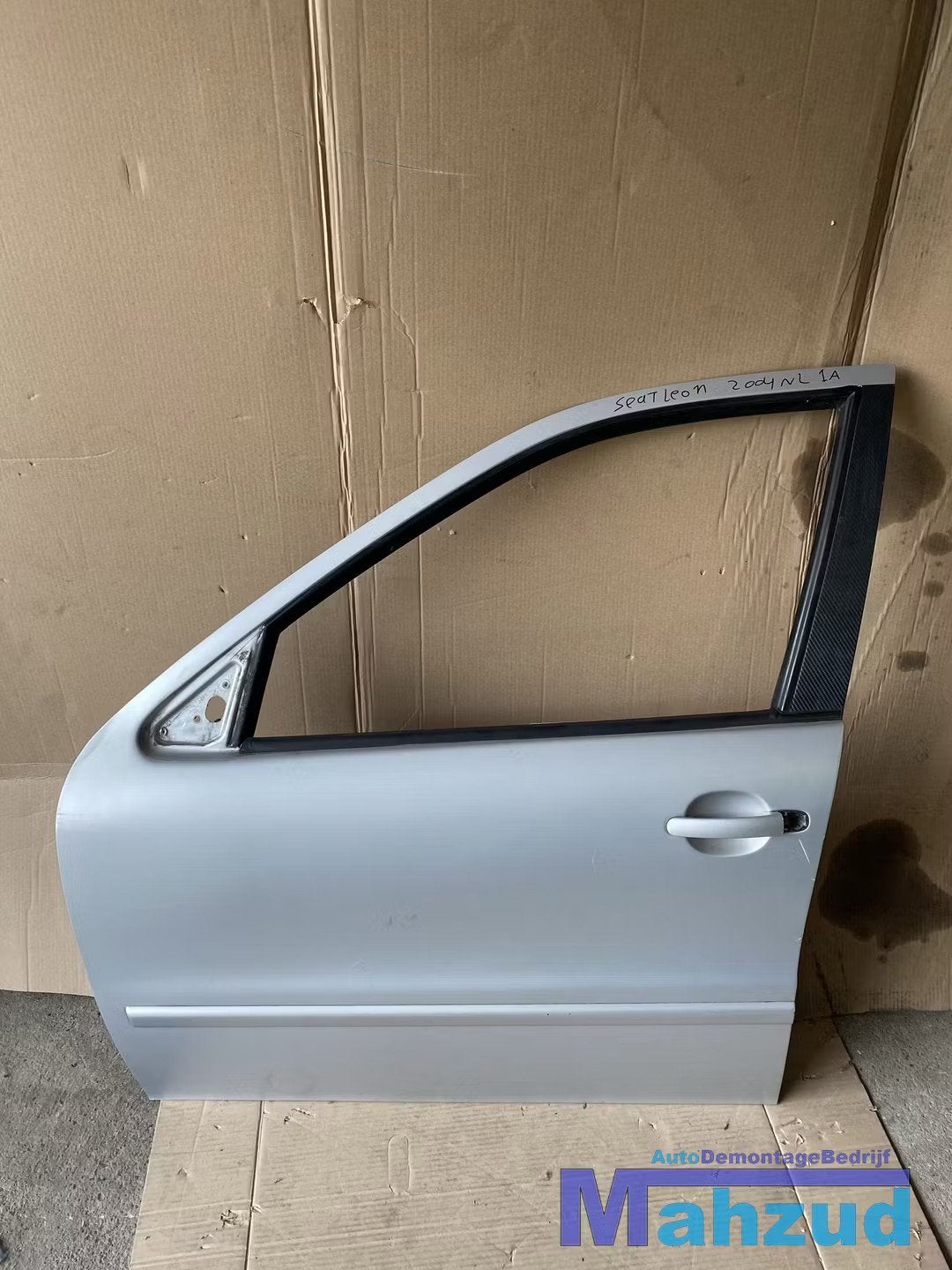 SEAT LEON GRIJS ZILVER L57N LS7N links voor deur portier, Auto-onderdelen, Gebruikt, Deur, Autovia A-2, Km 585 585
08760  Martorell, ES