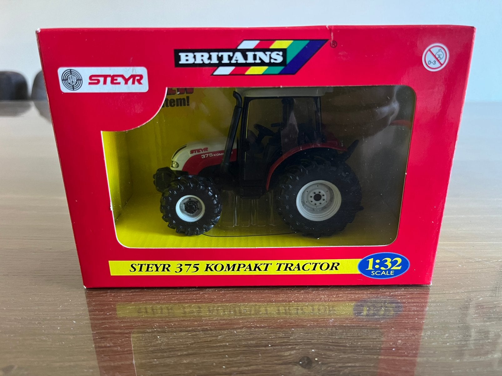Steyr 375 compact tractor Britains 42023 Nieuw, Ophalen of Verzenden, Nieuw, Tractor of Landbouw, Britains