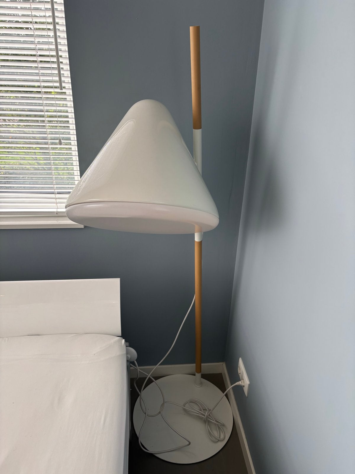 Normann Copenhagen Hello Vloerlamp - Beukenhout & Wit Staal, Ophalen of Verzenden, Gebruikt, Hout, 150 tot 200 cm