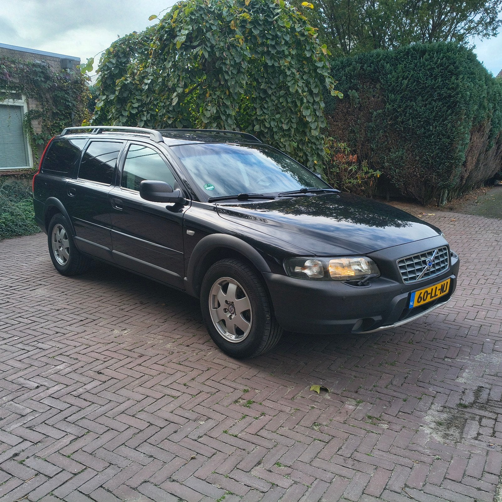 Volvo V70 2.5 T AWD AUT 2003 Zwart 375340km, Auto's, Automaat, 1800 kg, Stationwagon, Vierwielaandrijving
