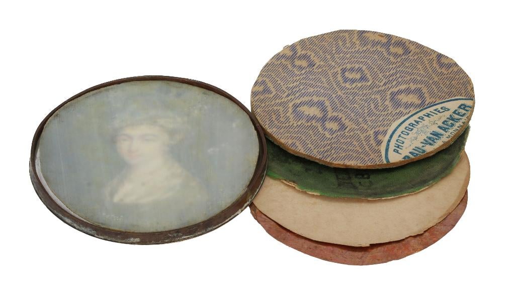 Ivoor antiek dames portret handgeschilderd goud broche, Verzenden, Goud, Broche, Met edelsteen