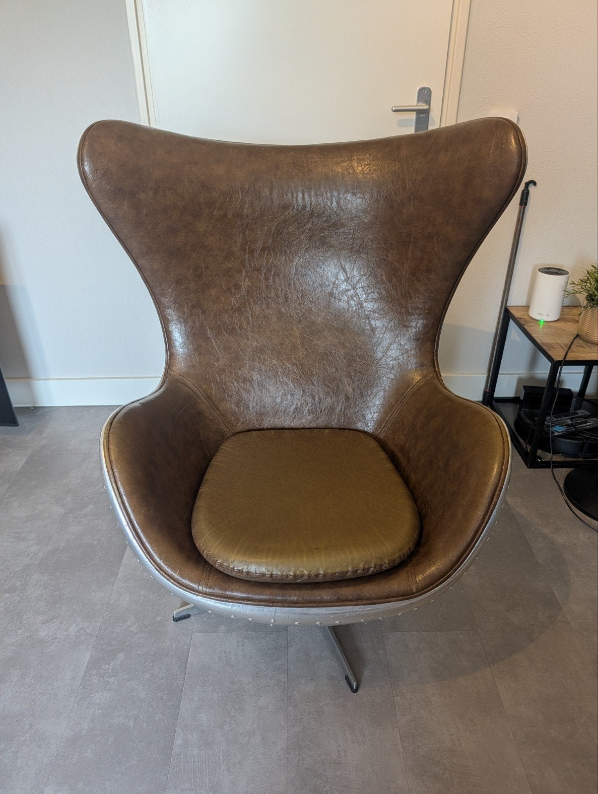 Vintage Aviator Egg Chair replica - Bruin Leer & Metaal, Huis en Inrichting, Ophalen, Gebruikt, 75 tot 100 cm, 75 tot 100 cm