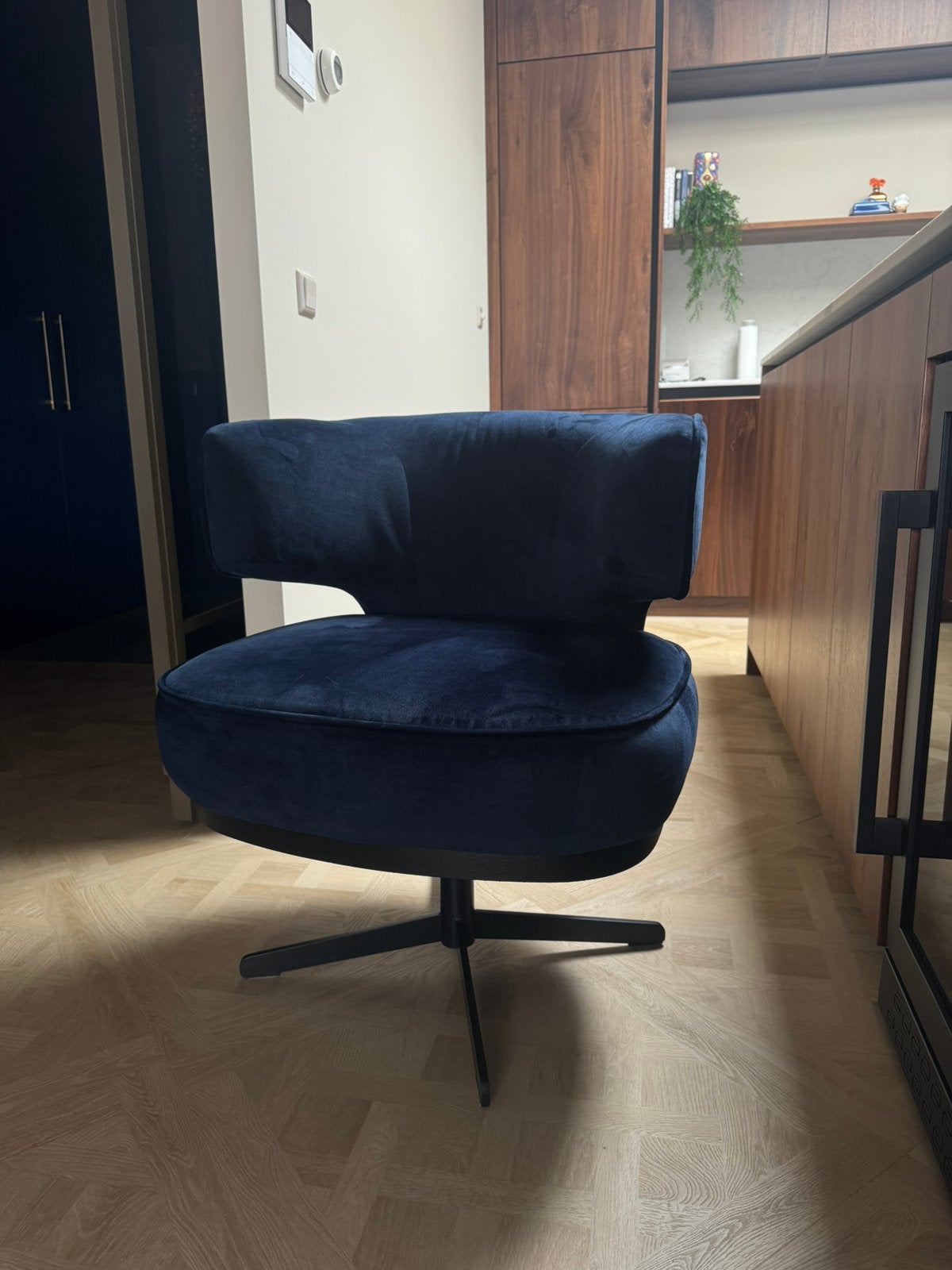 2x luxe blauwe Noma draaifauteuil / eetkamerstoel, Ophalen, Zo goed als nieuw, 75 tot 100 cm, 50 tot 75 cm