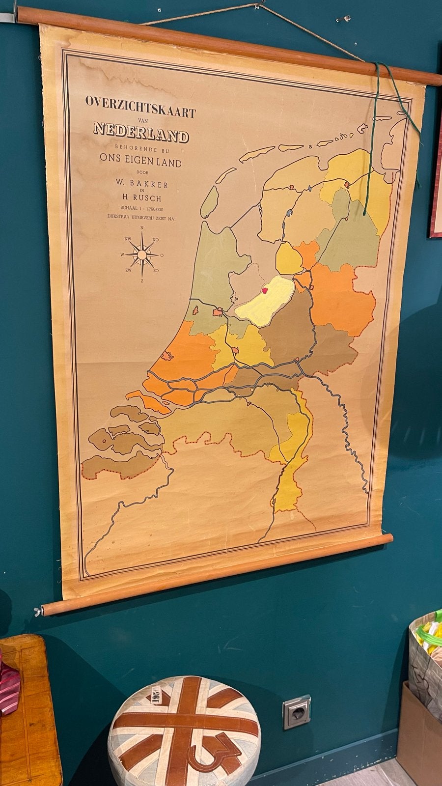 Oude oprolbare aardrijkskundige schoolkaart Nederland, Antiek en Kunst, Ophalen of Verzenden, Aardrijkskunde