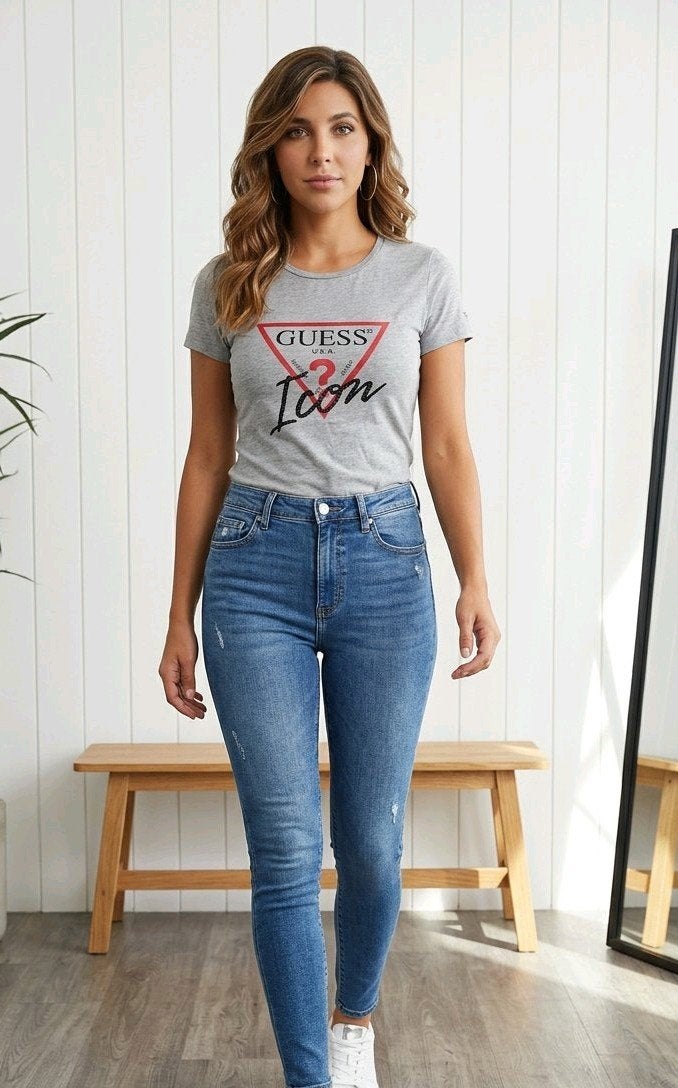 Guess T-shirt grijs met logo - Maat XS, Kleding | Dames, Guess, Ophalen of Verzenden, Zo goed als nieuw, Korte mouw