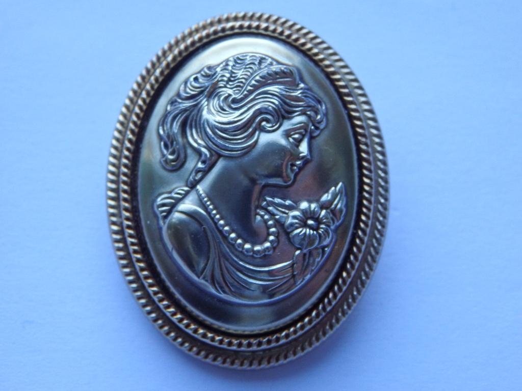 zgan goud zilver kleurig broche Vrouw Cameo buste hoofd, Overige materialen, Overige kleuren, Minder dan 4 cm, Ophalen of Verzenden
