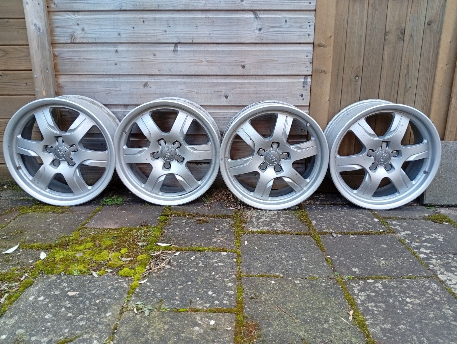 Set originele 17"inch Audi licht metalen velgen incl nafdop, Auto diversen, Wieldoppen, Ophalen, Zo goed als nieuw