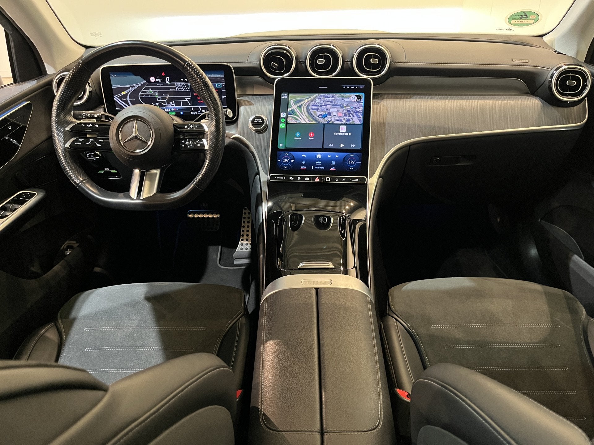 Mercedes-Benz GLC 300e 4MATIC AMG Line / Pano. Schuifdak / 3, Auto's, Automaat, Gebruikt, Zwart, Vierwielaandrijving