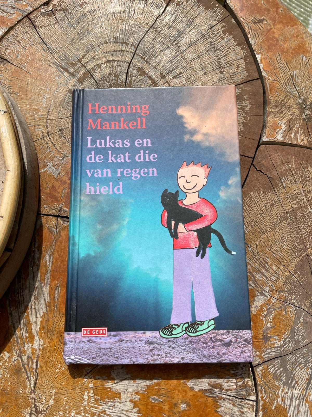 Lukas en de kat die van regen hield - Henning Mankell, Boeken, Ophalen of Verzenden, Zo goed als nieuw, Fictie algemeen