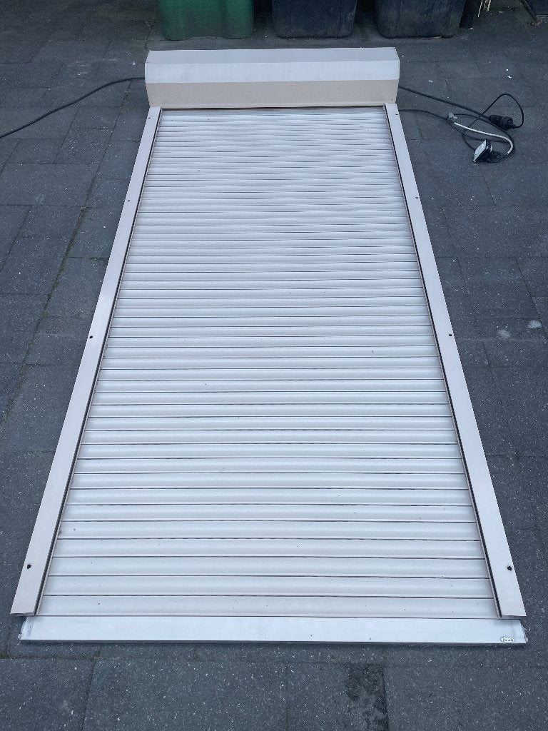 creme/beige electrisch deur rolluik br.1.14  x 2.43.5 hoog, Ophalen, Gebruikt, 100 tot 150 cm, 200 cm of meer