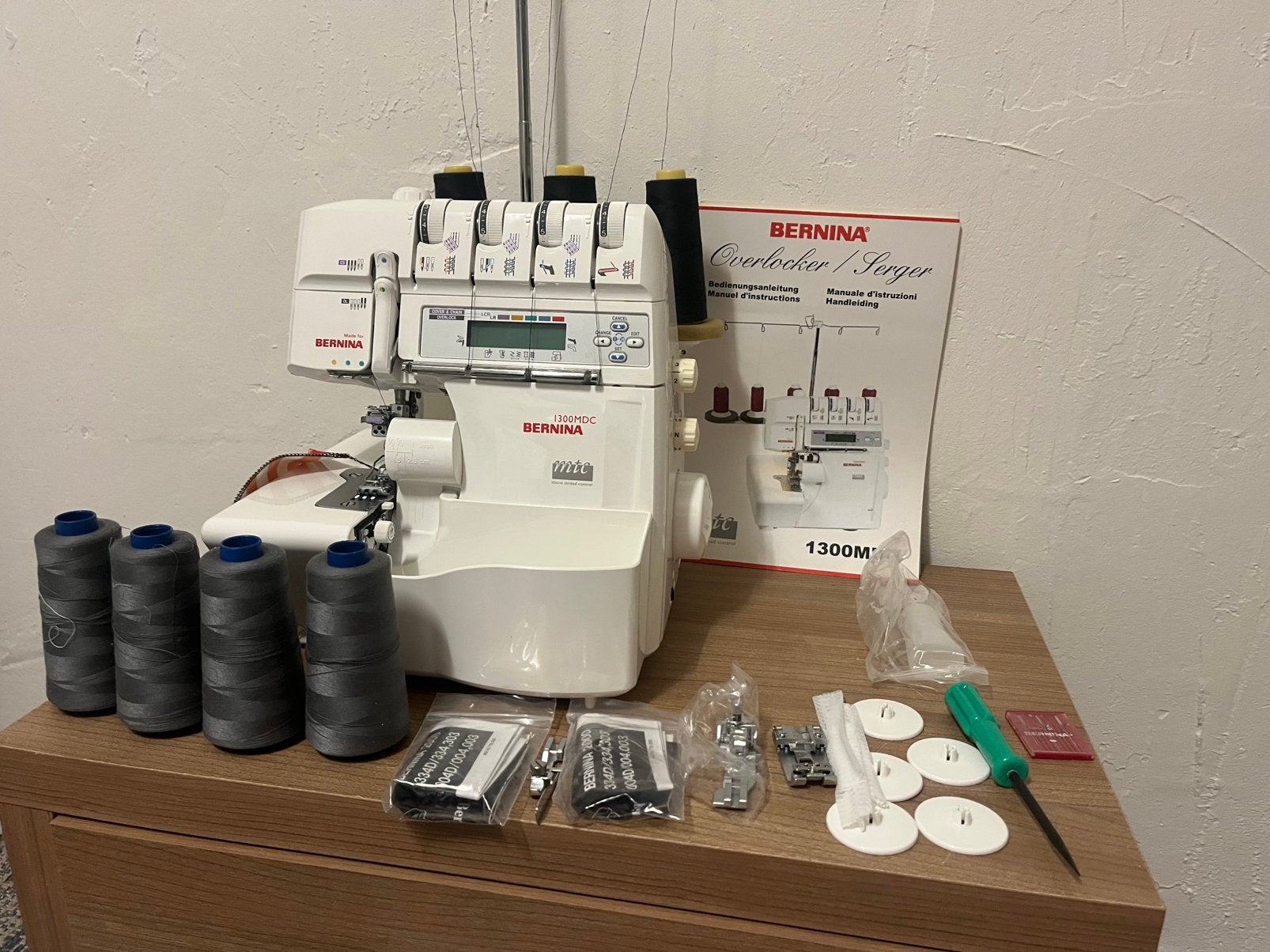 Bernina 1300 MDC Lockmachine, Ophalen, Zo goed als nieuw, Lockmachine, Bernina