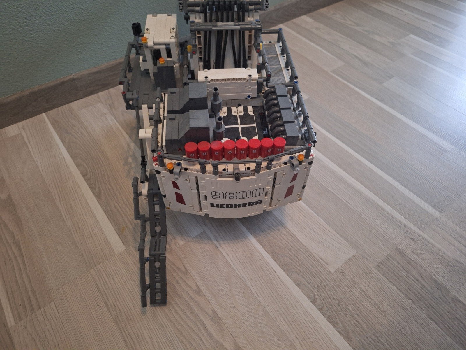 Foto 4 van Lego Technic Liebherr R 9800 Graafmachine (42100)