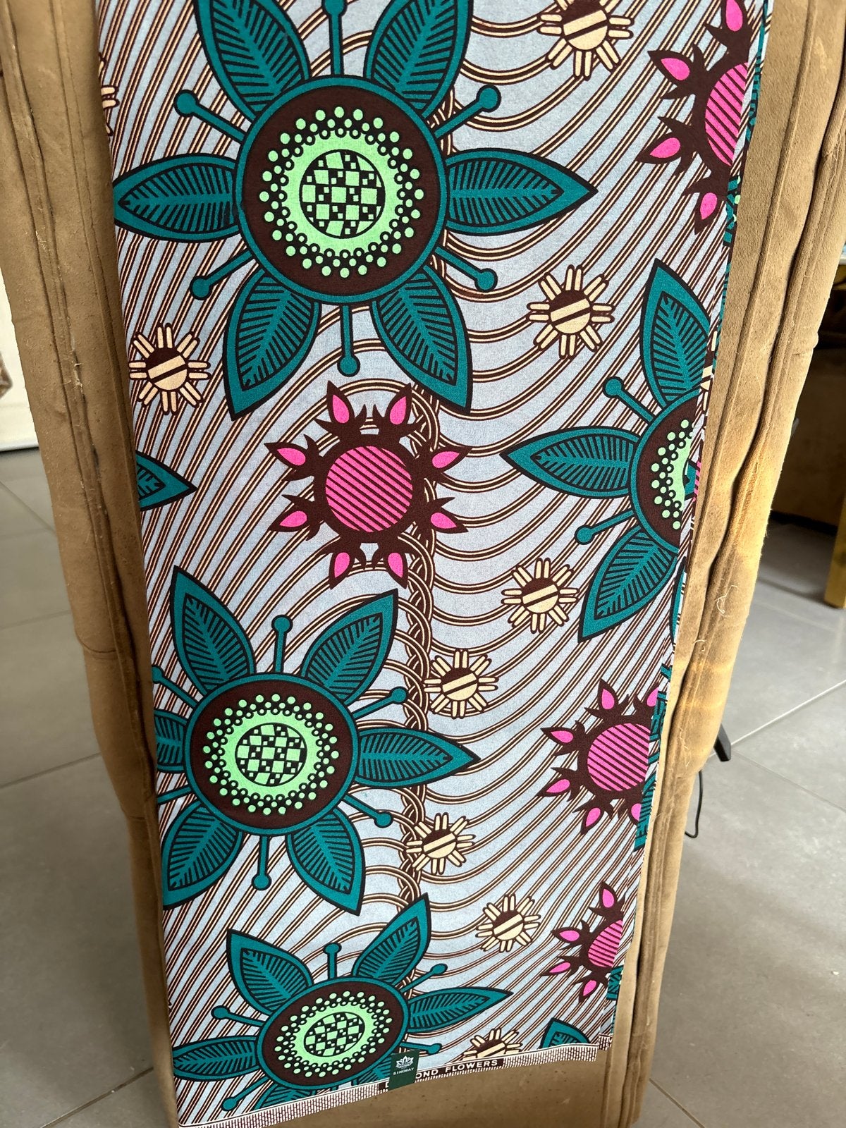 Nieuwe Afrikaanse print stof 5.48m x 1.20m voor projecten, Overige kleuren, 120 cm of meer, Ophalen of Verzenden, Nieuw