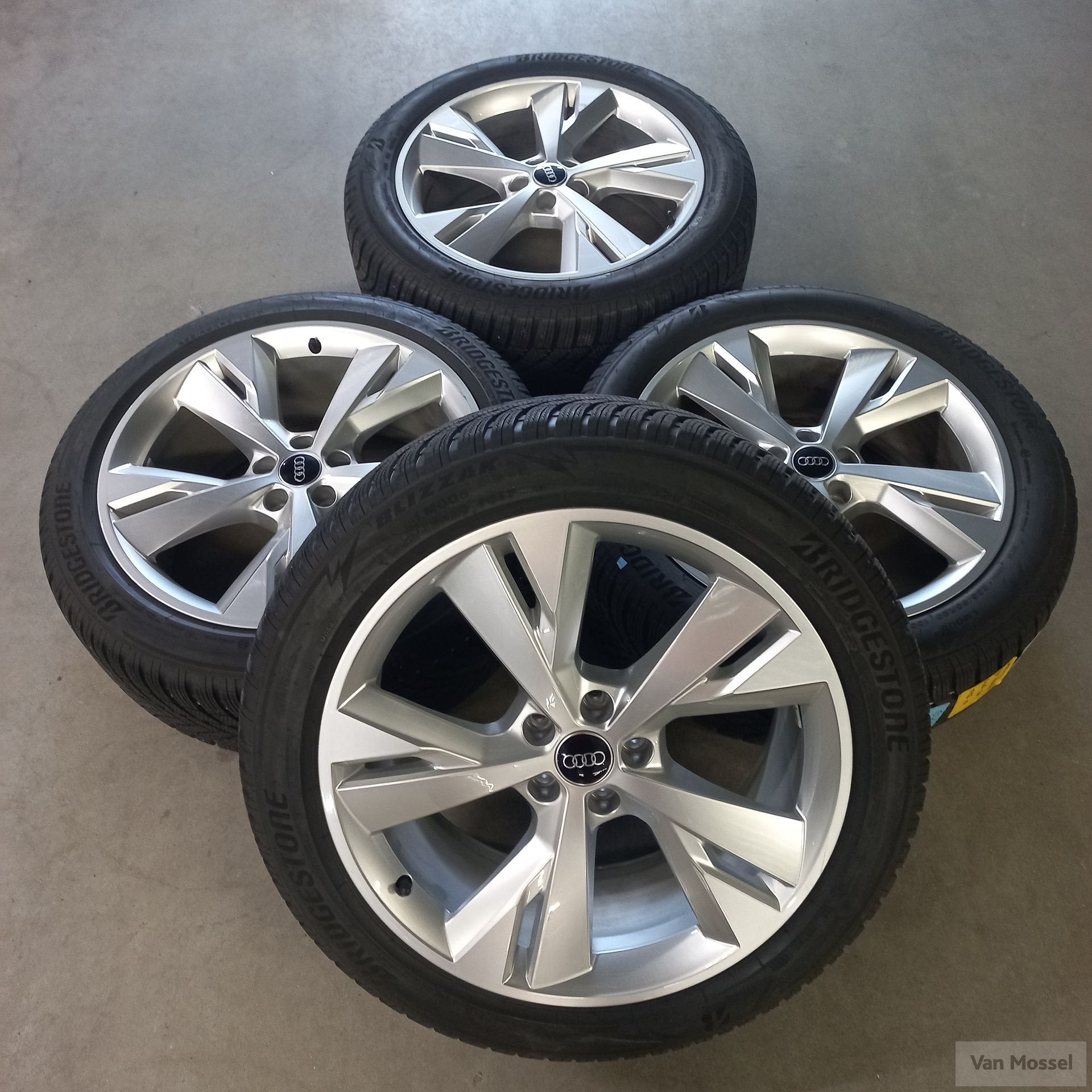 Audi Q4 Bridgestone Blizzak LM005 235/50/R20 100T
