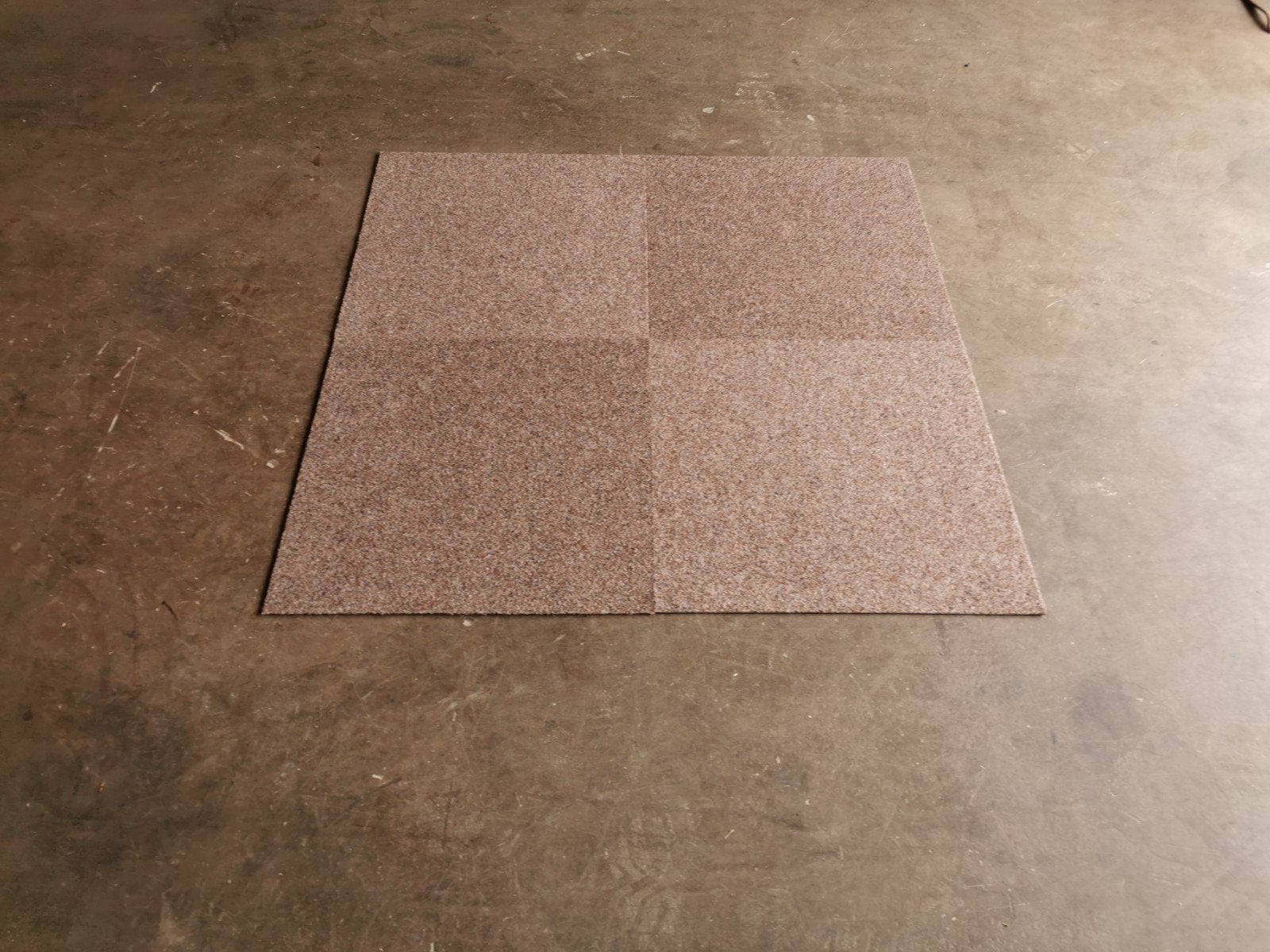 Tapijttegels kleur beige €2,00 ex BTW per tegel nieuw, Ophalen of Verzenden, Nieuw, Zwart, Tapijttegels