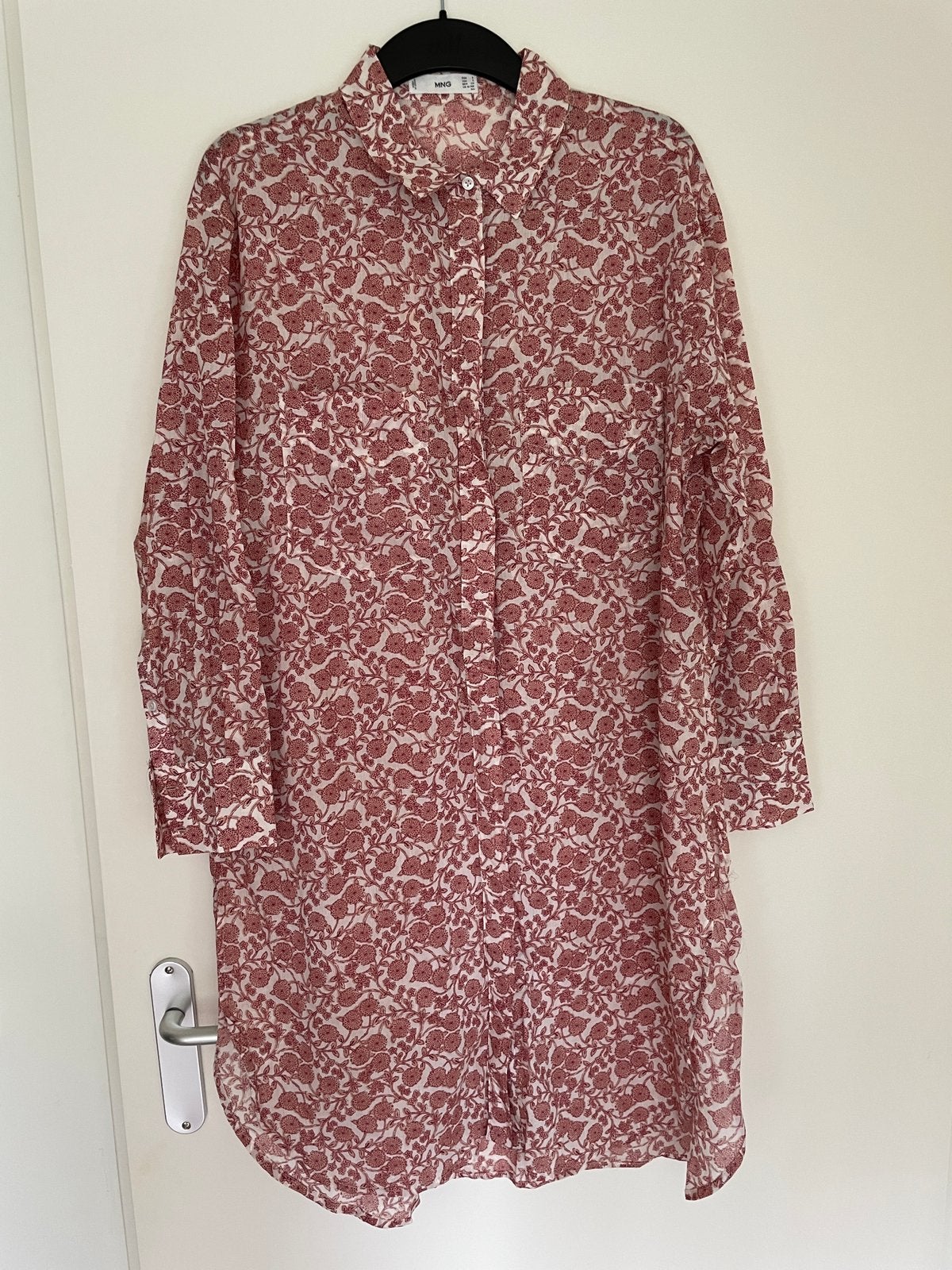 Luchtige rood met witte doorknoopjurk van Mango maat S, Ophalen of Verzenden, Zo goed als nieuw, Knielengte, Maat 36 (S)