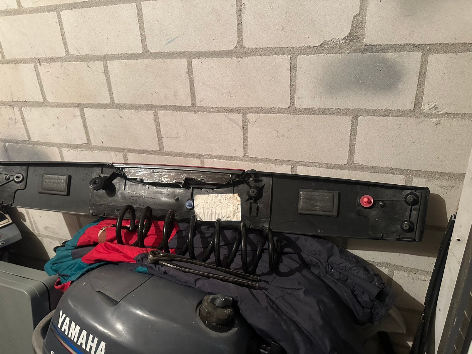 Te koop achterklep spoiler standaard met 3e remlicht unit, Ophalen, Gebruikt, Achterklep, Renault